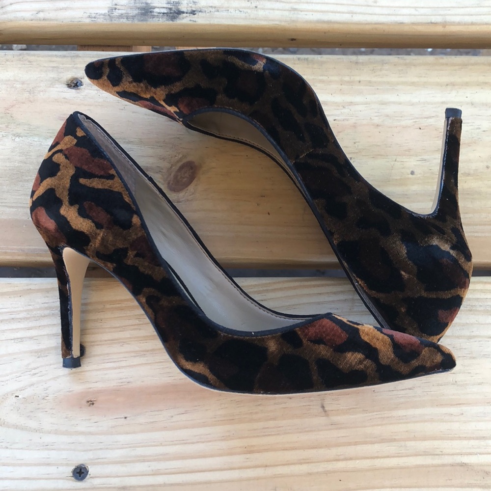 Ann Taylor leopard heels